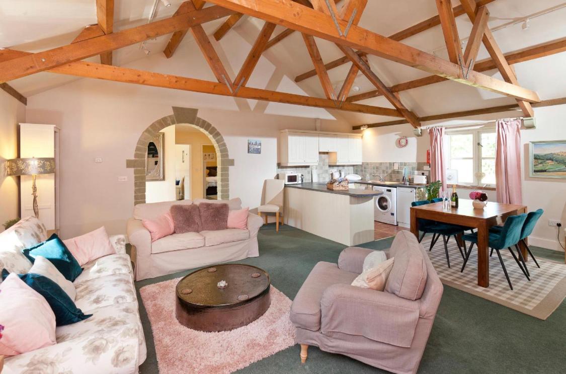 Spacious Swallow Cottage Тисбъри Екстериор снимка