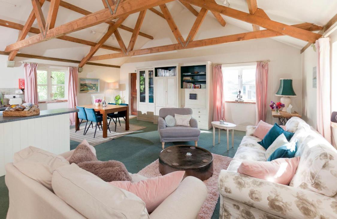 Spacious Swallow Cottage Тисбъри Екстериор снимка