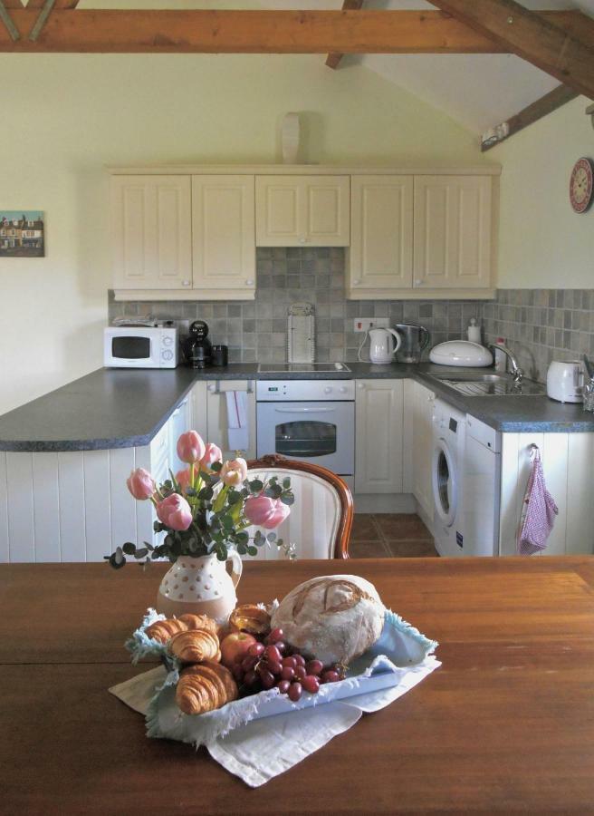 Spacious Swallow Cottage Тисбъри Екстериор снимка